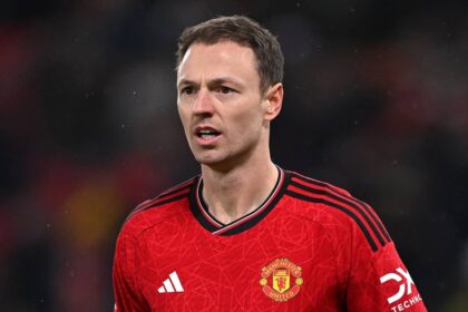 surprise-duo-pursuing-summer-deal-for-ten-hag-favourite,-united-star-not-in-amorim’s-plans-–-report