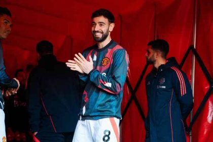 fernandes-wins-pfa-player-of-the-month-for-march