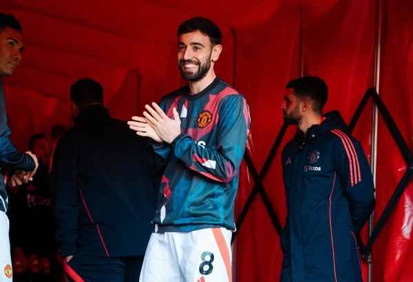 fernandes-wins-pfa-player-of-the-month-for-march