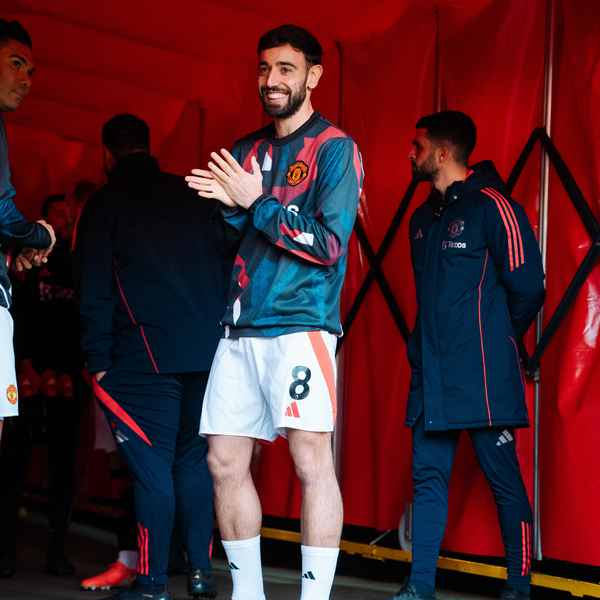 fernandes-wins-pfa-player-of-the-month-for-march