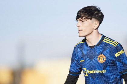 1-goal,-8-aerial-duels-won,-7-clearances:-united-loanee-puts-in-all-round-colossal-performance