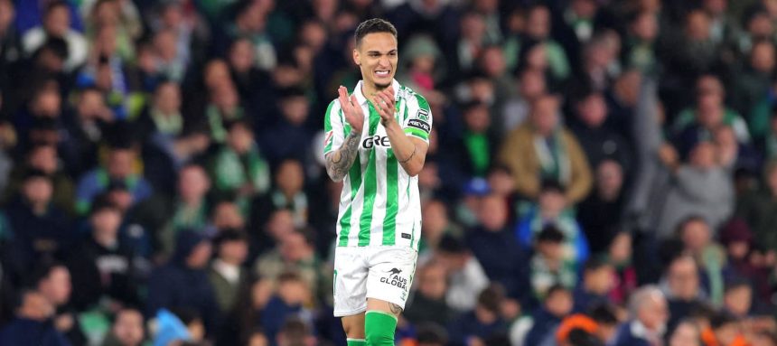 video:-united-loanee’s-red-hot-streak-continues-as-he-scores-another-stunning-goal