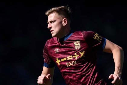 united-draw-up-four-man-striker-shortlist-after-liam-delap-deal-falls-through-–-report
