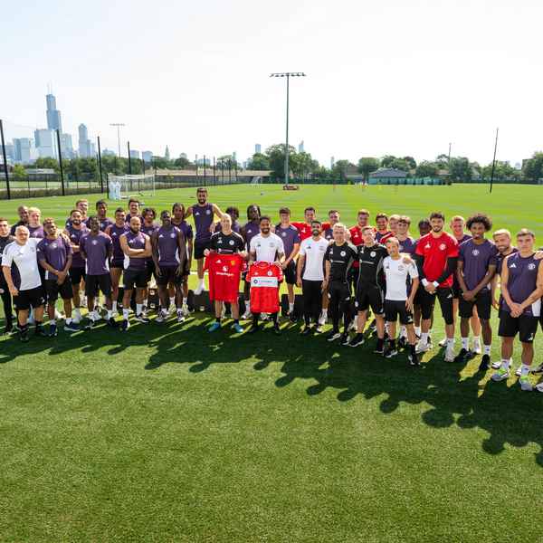 united-players-thank-chicago-fire-for-hospitality