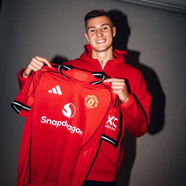 win-a-united-shirt-signed-by-sesko!