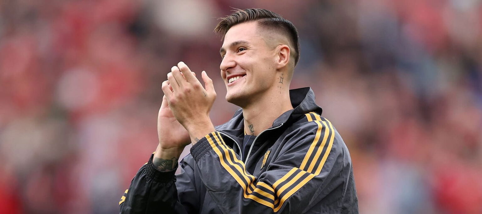 man-united-fans-respond-with-emphatic-message-over-new-star-striker-signing-sesko