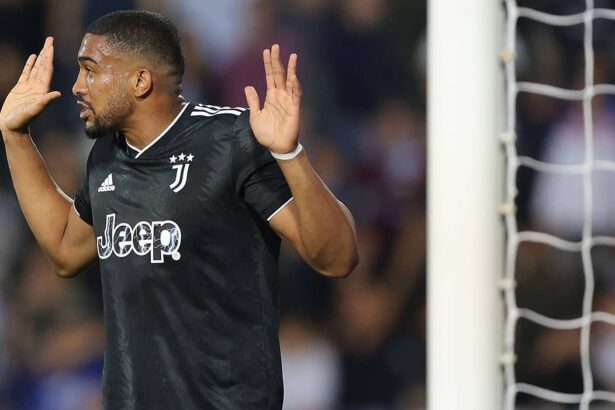 united-gain-major-breakthrough-in-bid-to-snap-up-in-demand-defensive-colossus-–-report